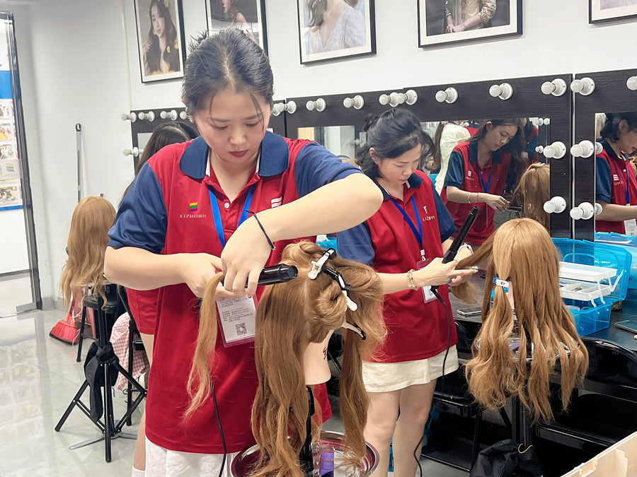 卷發(fā)護(hù)理技巧，廣西燙染技術(shù)學(xué)校課程