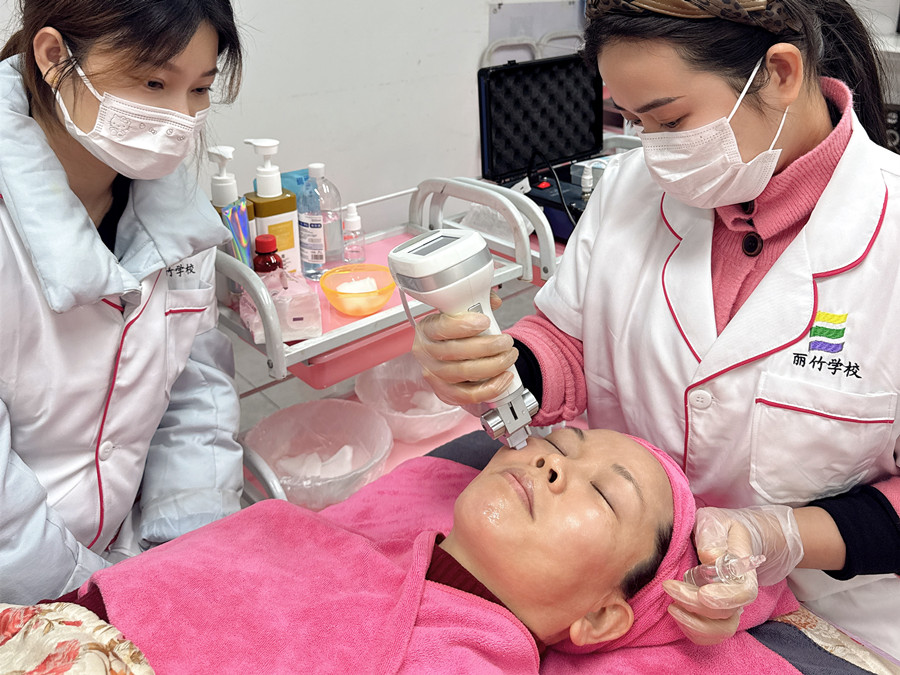 操作水光的步驟關(guān)鍵，南寧皮膚管理培訓(xùn)